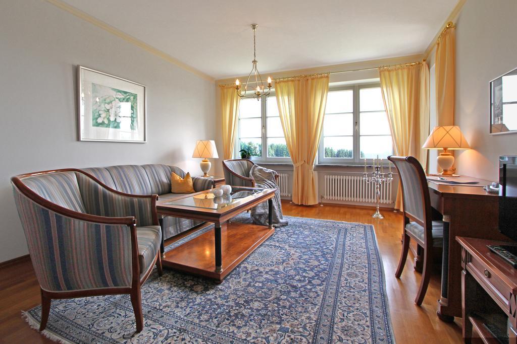 Gaestehaus Schloss Kronburg Bagian luar foto